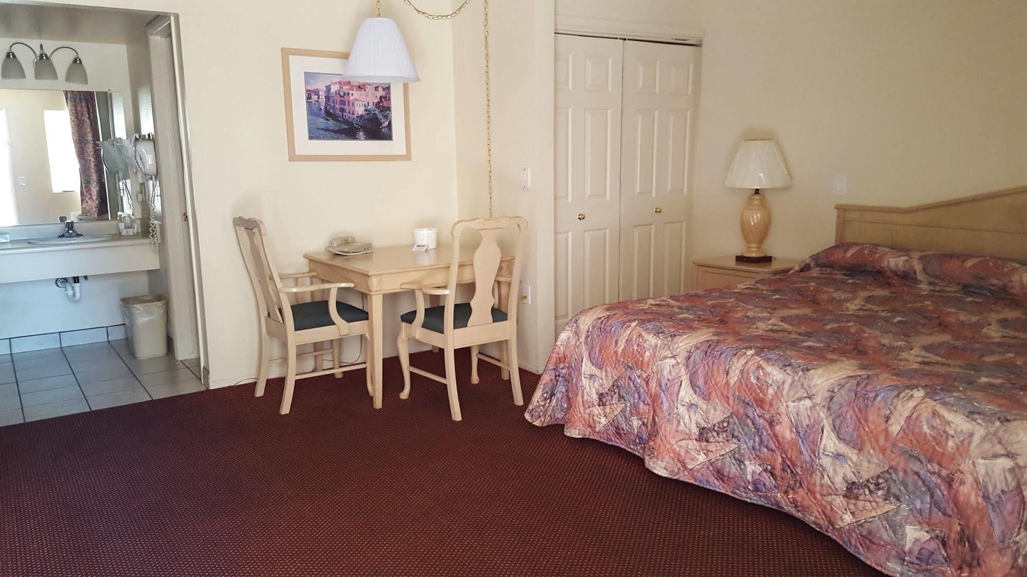 Sway Hotel Lake Havasu City Exterior photo